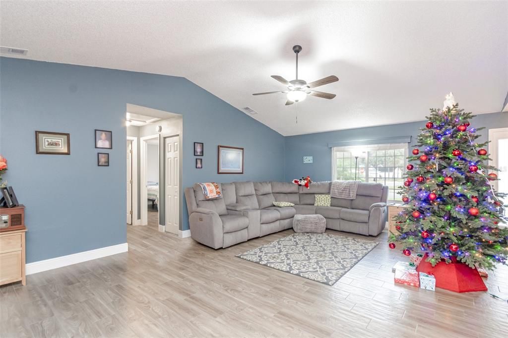 For Sale: $420,000 (3 beds, 2 baths, 1460 Square Feet)