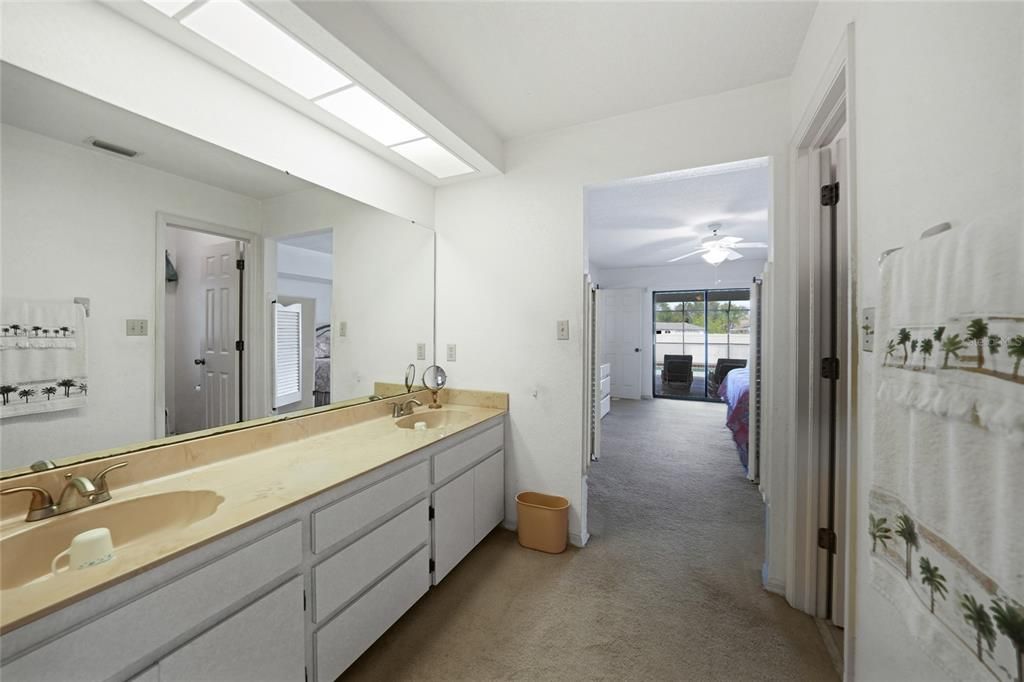 合同活跃: $275,000 (3 贝兹, 2 浴室, 1759 平方英尺)