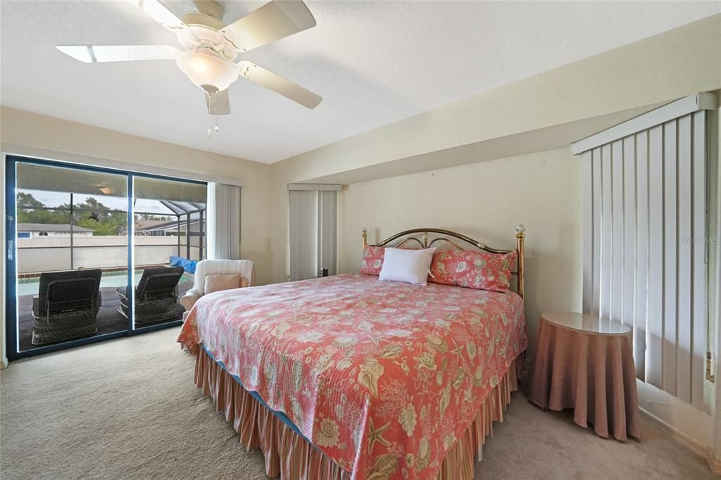 合同活跃: $275,000 (3 贝兹, 2 浴室, 1759 平方英尺)