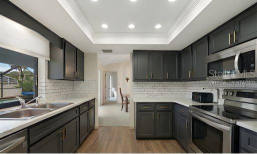 合同活跃: $275,000 (3 贝兹, 2 浴室, 1759 平方英尺)