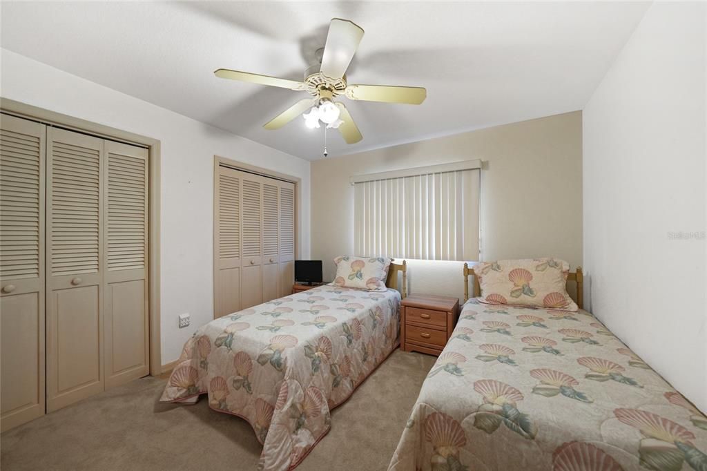 合同活跃: $275,000 (3 贝兹, 2 浴室, 1759 平方英尺)