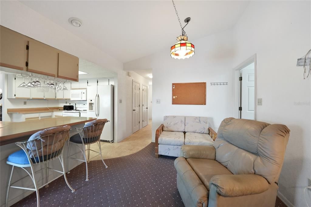 合同活跃: $275,000 (3 贝兹, 2 浴室, 1759 平方英尺)