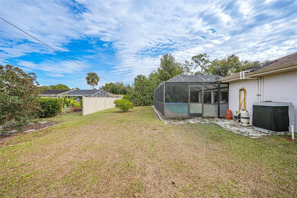 合同活跃: $275,000 (3 贝兹, 2 浴室, 1759 平方英尺)