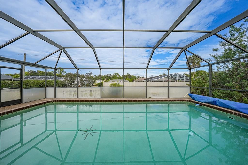 合同活跃: $275,000 (3 贝兹, 2 浴室, 1759 平方英尺)