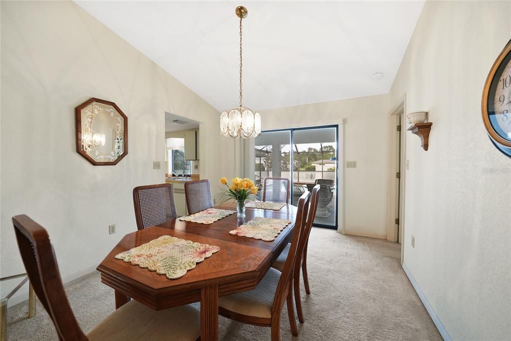 合同活跃: $275,000 (3 贝兹, 2 浴室, 1759 平方英尺)