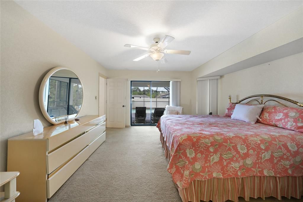 合同活跃: $275,000 (3 贝兹, 2 浴室, 1759 平方英尺)