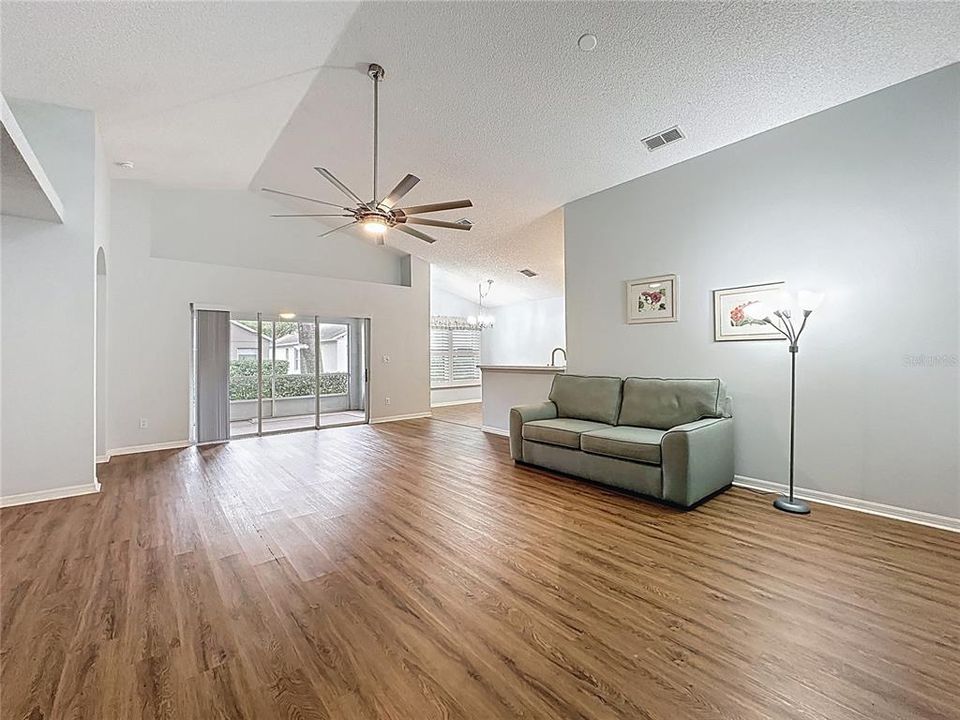 待售: $299,999 (2 贝兹, 2 浴室, 1410 平方英尺)