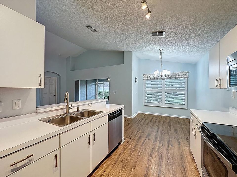 待售: $299,999 (2 贝兹, 2 浴室, 1410 平方英尺)