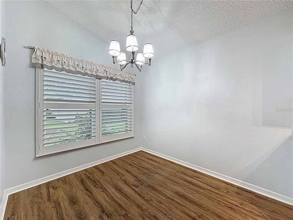 待售: $299,999 (2 贝兹, 2 浴室, 1410 平方英尺)