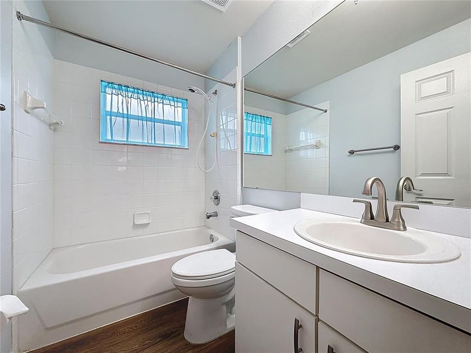 待售: $299,999 (2 贝兹, 2 浴室, 1410 平方英尺)