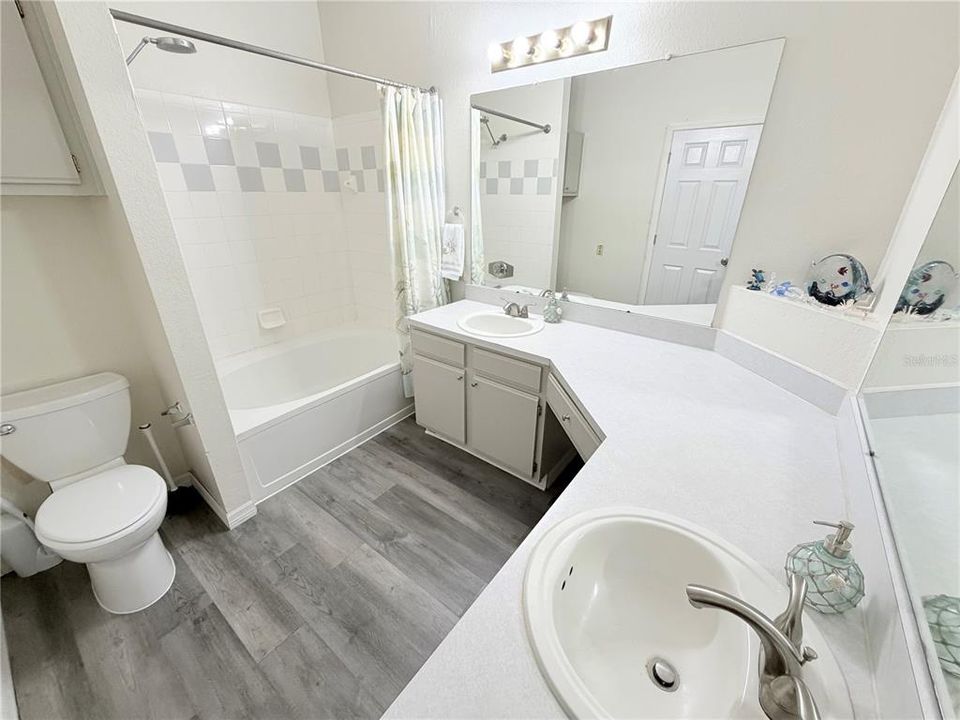 待售: $195,000 (2 贝兹, 2 浴室, 1212 平方英尺)