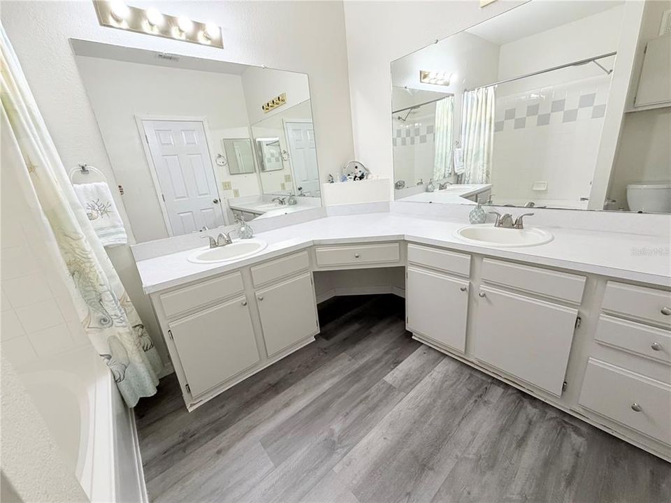 待售: $195,000 (2 贝兹, 2 浴室, 1212 平方英尺)