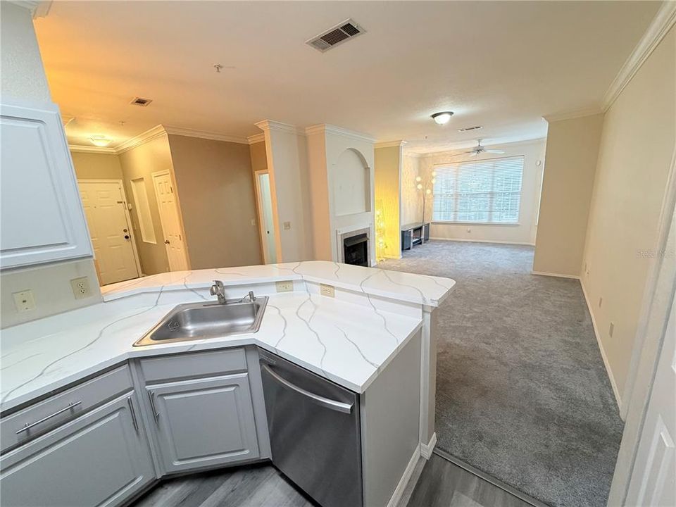 待售: $195,000 (2 贝兹, 2 浴室, 1212 平方英尺)