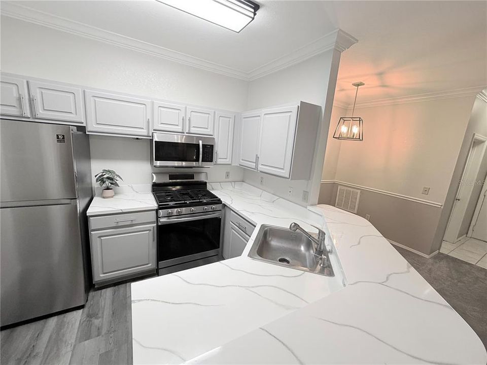 待售: $195,000 (2 贝兹, 2 浴室, 1212 平方英尺)