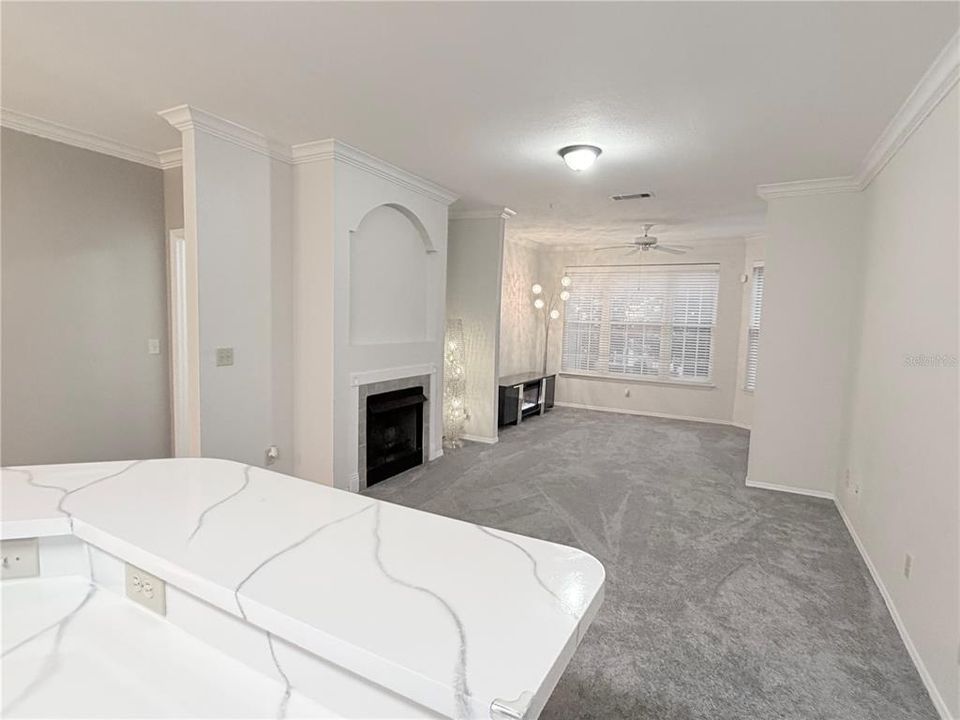 待售: $195,000 (2 贝兹, 2 浴室, 1212 平方英尺)