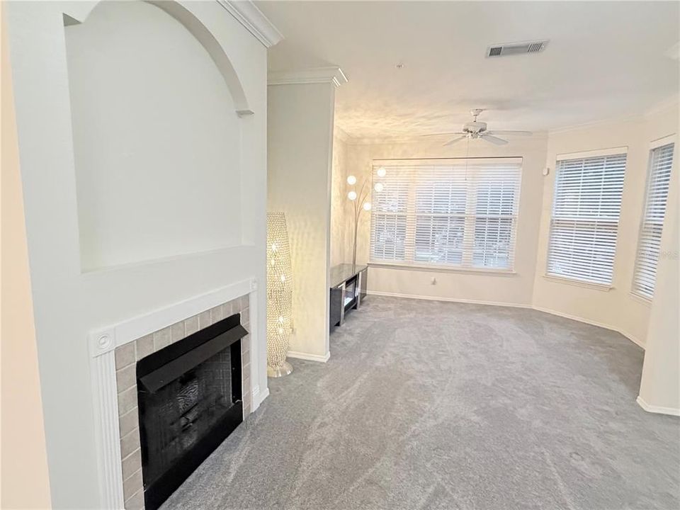 待售: $195,000 (2 贝兹, 2 浴室, 1212 平方英尺)