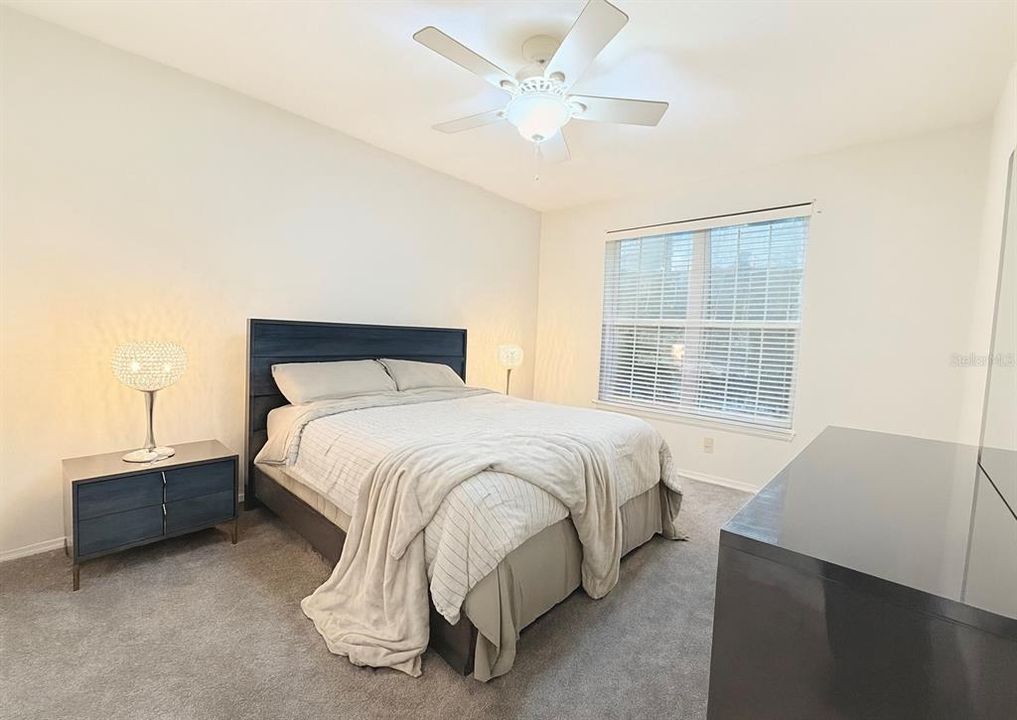 待售: $195,000 (2 贝兹, 2 浴室, 1212 平方英尺)