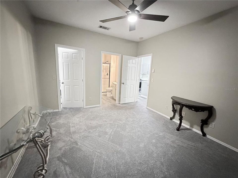 待售: $195,000 (2 贝兹, 2 浴室, 1212 平方英尺)