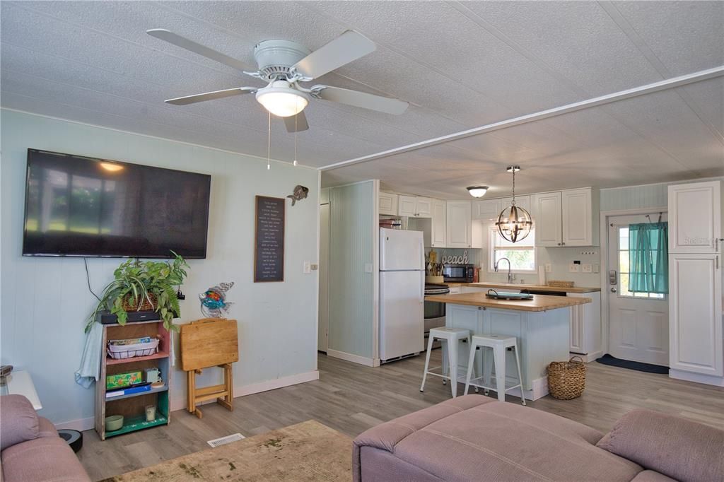 待售: $180,000 (2 贝兹, 2 浴室, 960 平方英尺)