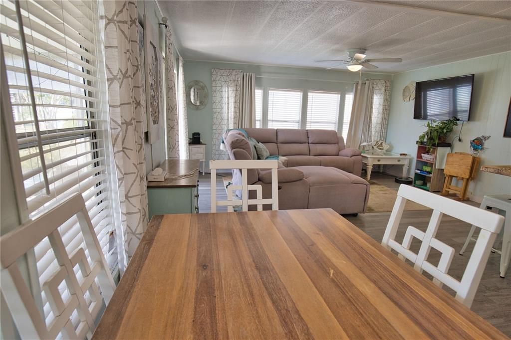 待售: $180,000 (2 贝兹, 2 浴室, 960 平方英尺)