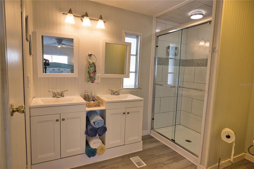 待售: $180,000 (2 贝兹, 2 浴室, 960 平方英尺)