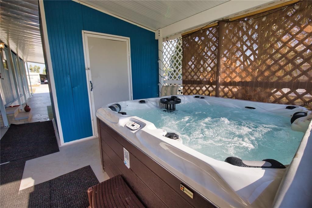 待售: $180,000 (2 贝兹, 2 浴室, 960 平方英尺)