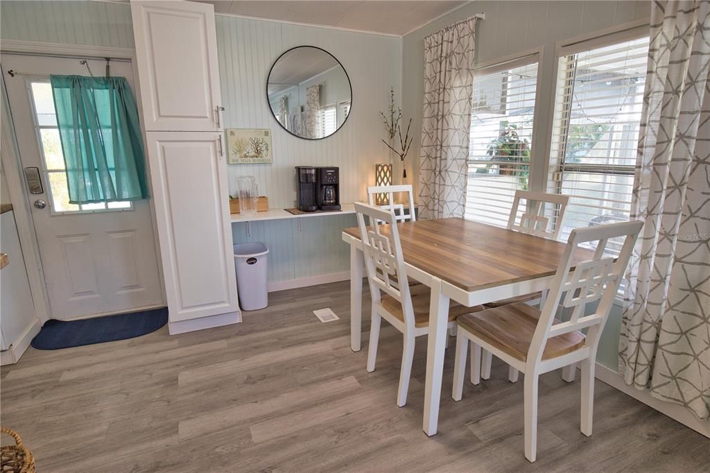 待售: $180,000 (2 贝兹, 2 浴室, 960 平方英尺)