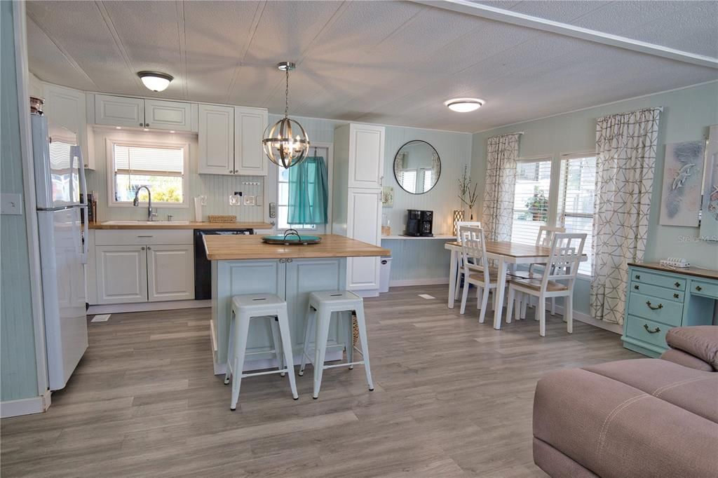 待售: $180,000 (2 贝兹, 2 浴室, 960 平方英尺)