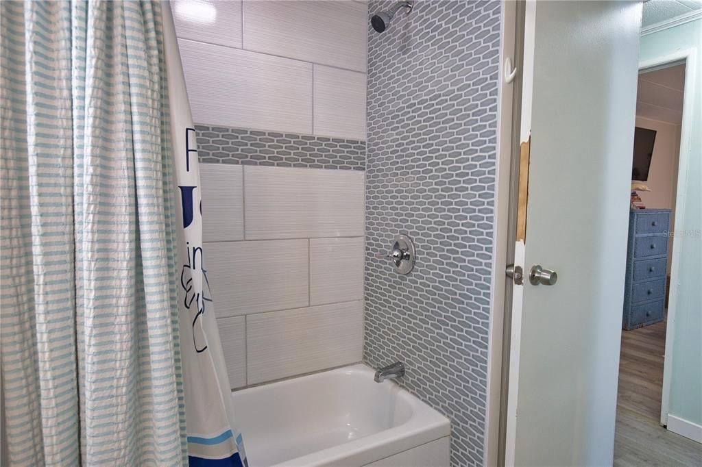 待售: $180,000 (2 贝兹, 2 浴室, 960 平方英尺)