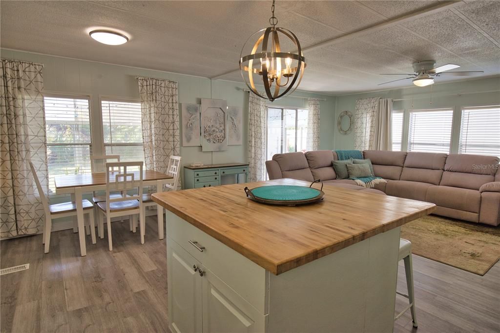 待售: $180,000 (2 贝兹, 2 浴室, 960 平方英尺)