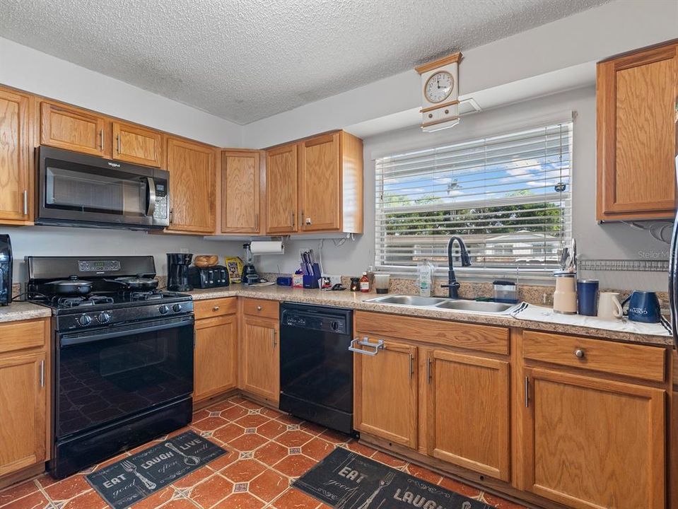 For Sale: $274,900 (3 beds, 2 baths, 1508 Square Feet)