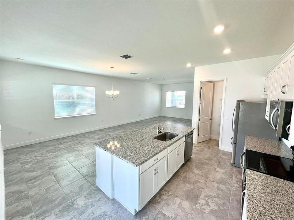 For Rent: $2,500 (3 beds, 2 baths, 1781 Square Feet)