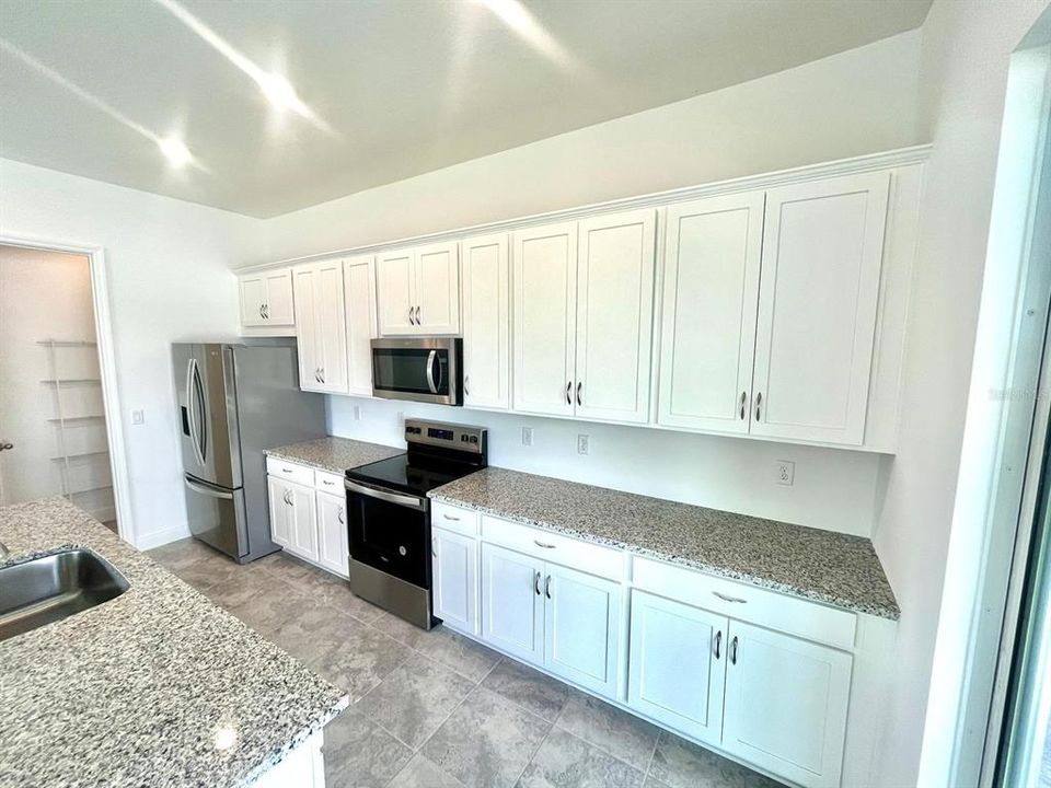 For Rent: $2,500 (3 beds, 2 baths, 1781 Square Feet)