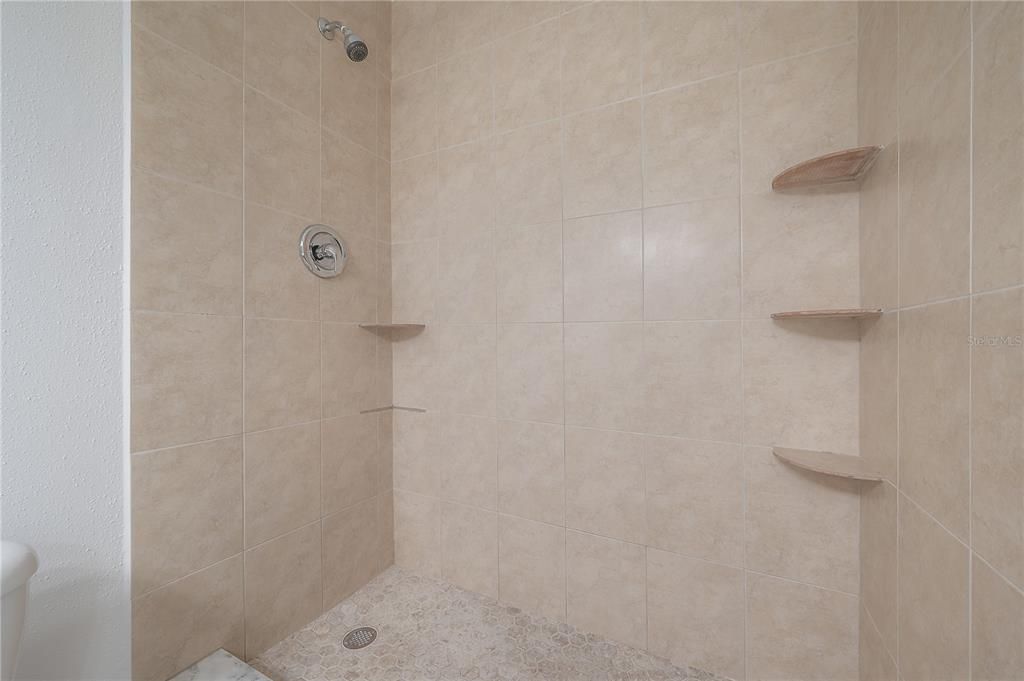 В аренду: $1,900 (2 спален, 2 ванн, 940 Квадратных фут)