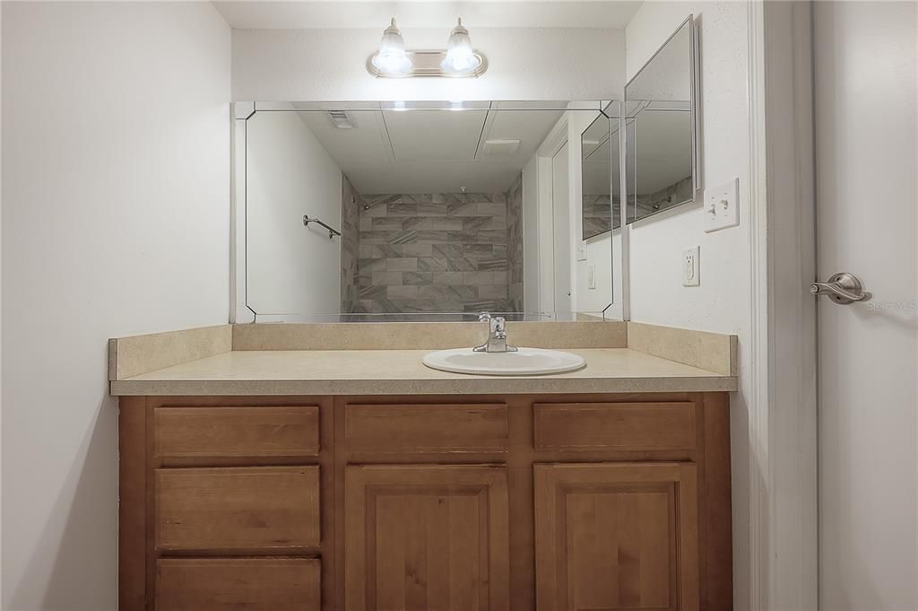 В аренду: $1,900 (2 спален, 2 ванн, 940 Квадратных фут)