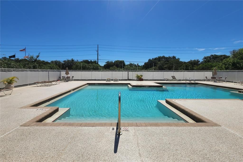 В аренду: $1,900 (2 спален, 2 ванн, 940 Квадратных фут)