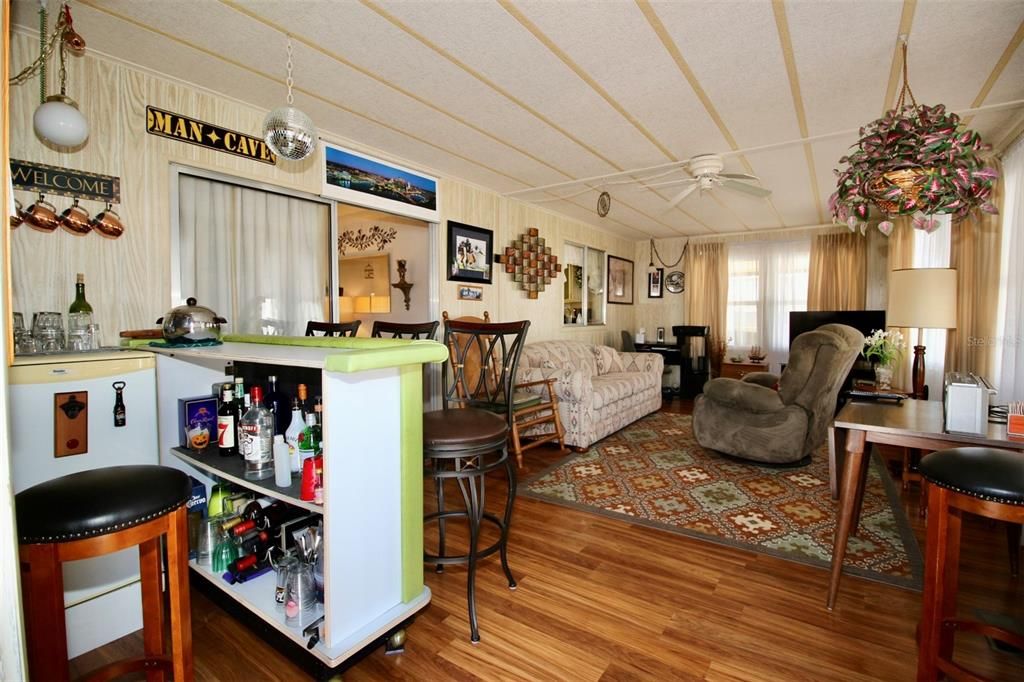 For Sale: $149,900 (2 beds, 2 baths, 1344 Square Feet)