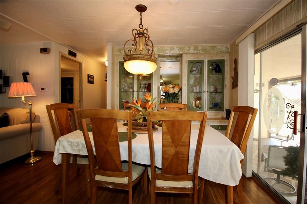 For Sale: $149,900 (2 beds, 2 baths, 1344 Square Feet)