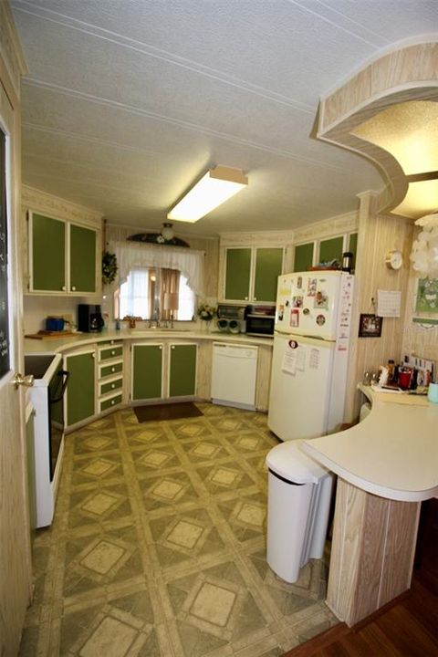For Sale: $149,900 (2 beds, 2 baths, 1344 Square Feet)