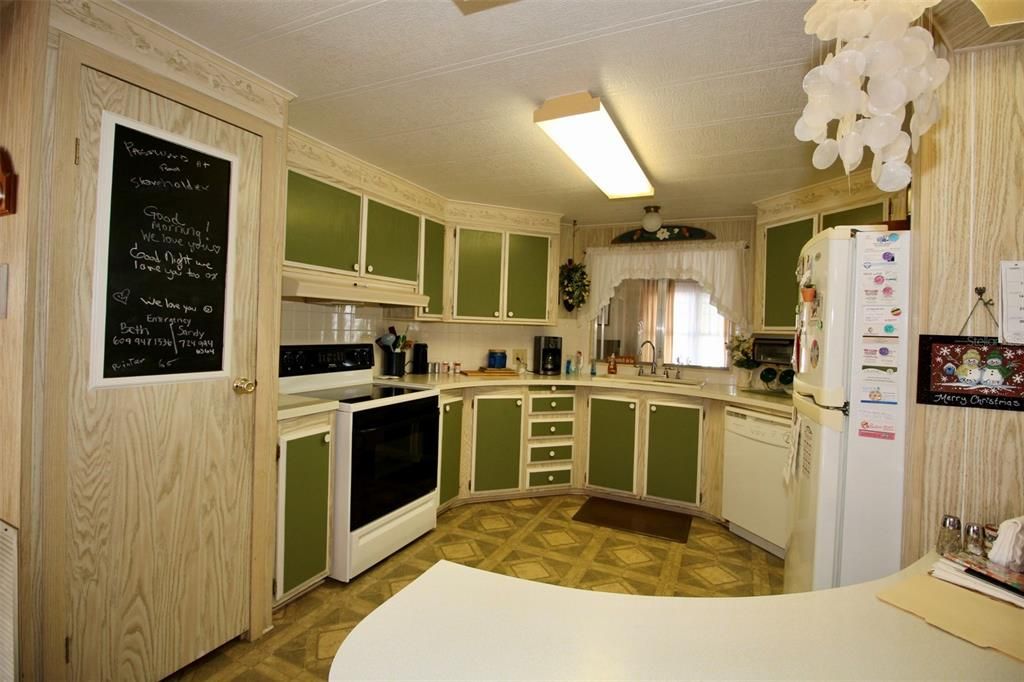 For Sale: $149,900 (2 beds, 2 baths, 1344 Square Feet)