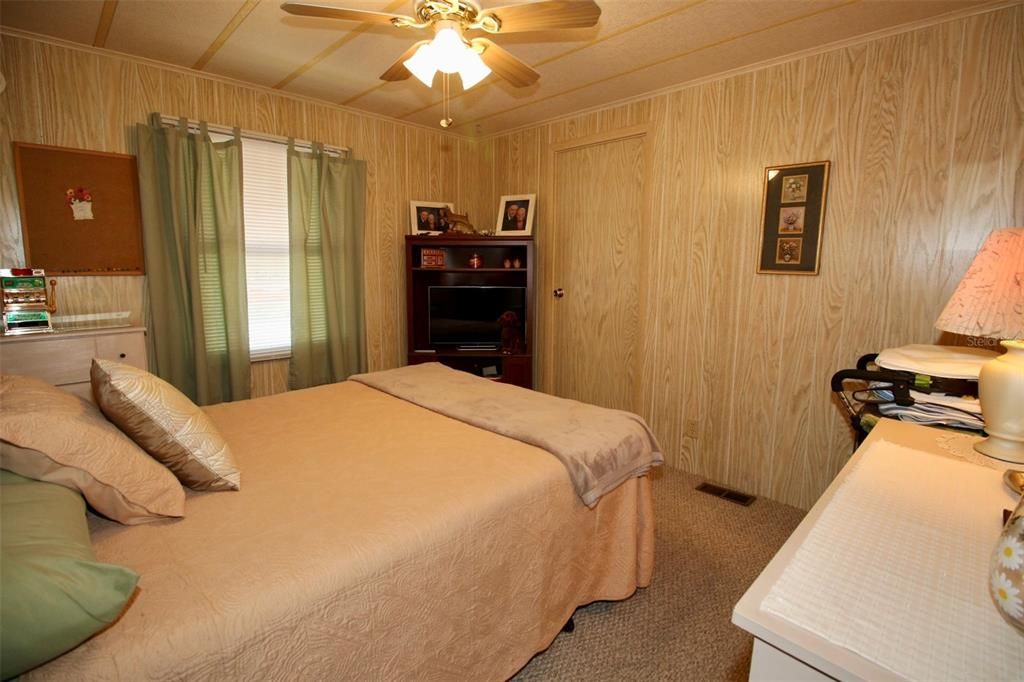 For Sale: $149,900 (2 beds, 2 baths, 1344 Square Feet)