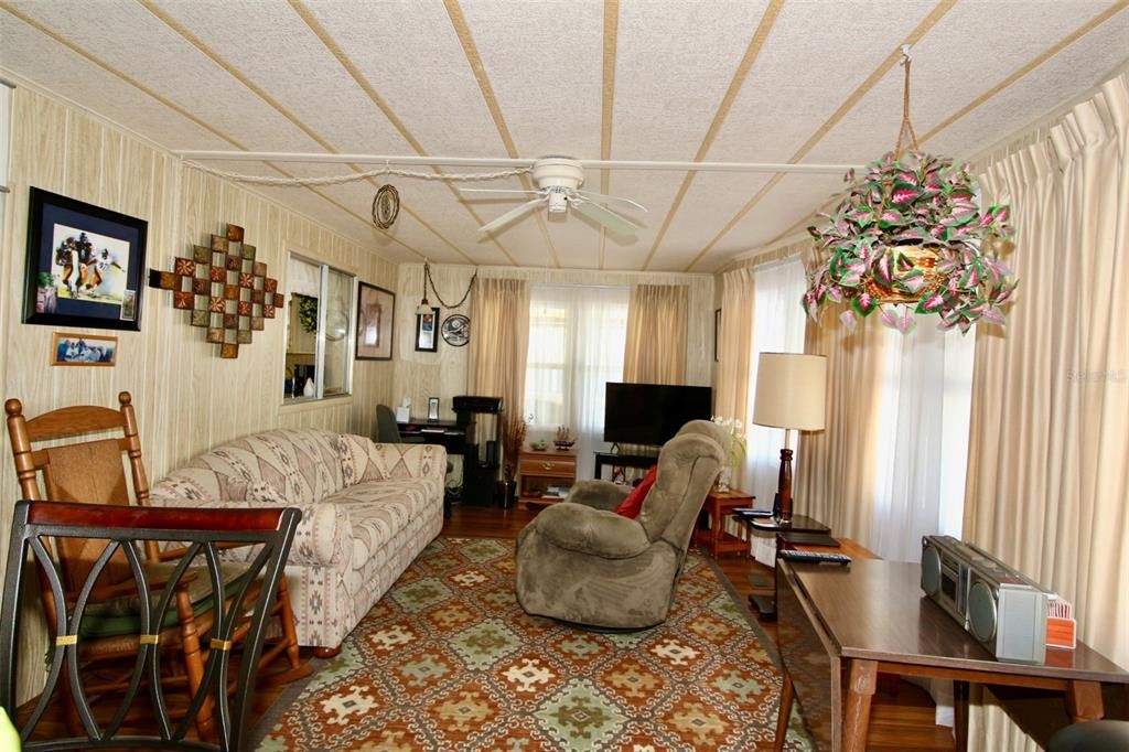 For Sale: $149,900 (2 beds, 2 baths, 1344 Square Feet)