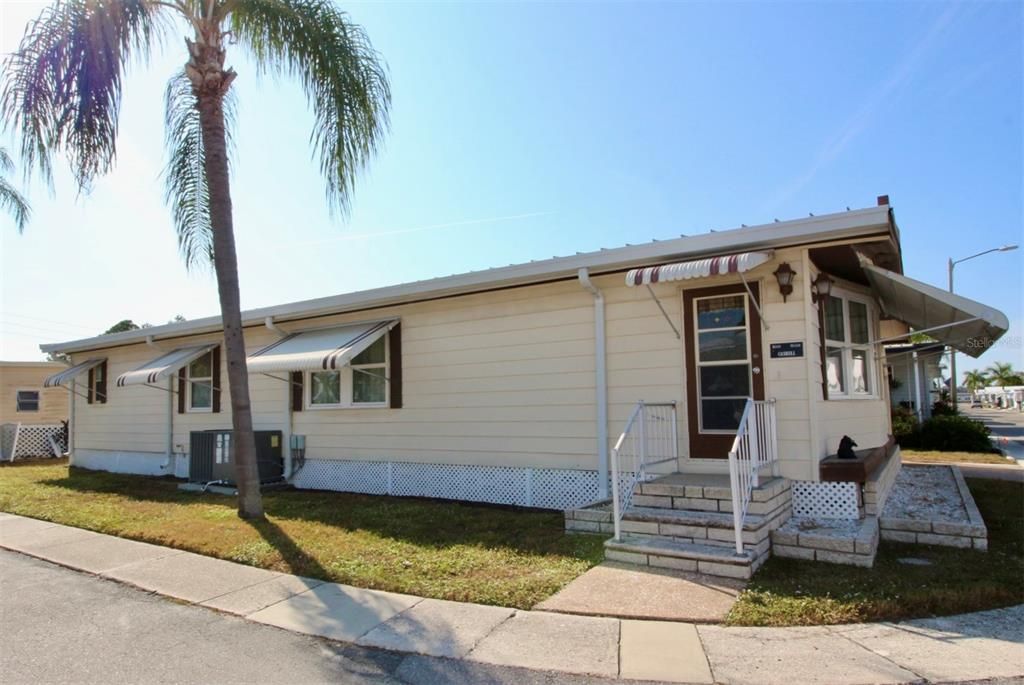 For Sale: $149,900 (2 beds, 2 baths, 1344 Square Feet)