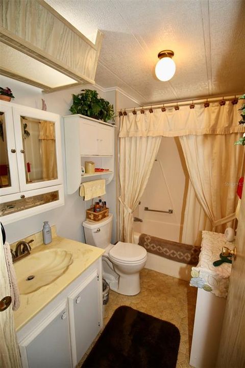 For Sale: $149,900 (2 beds, 2 baths, 1344 Square Feet)