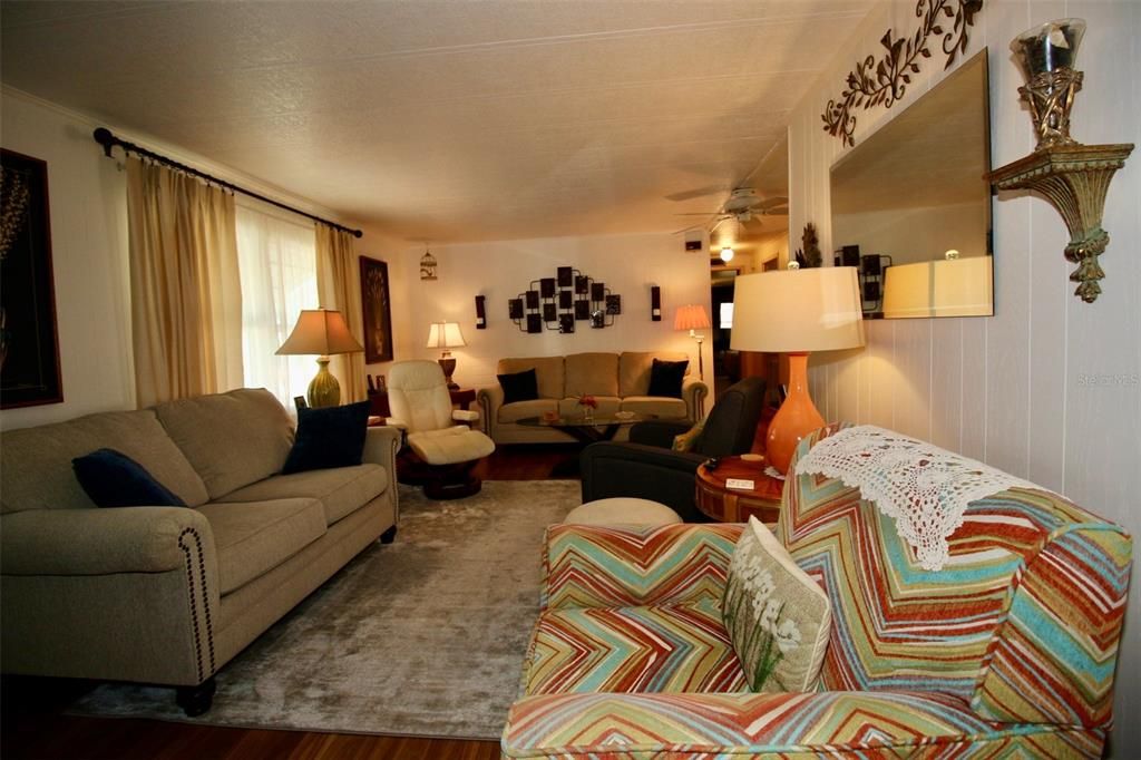 For Sale: $149,900 (2 beds, 2 baths, 1344 Square Feet)