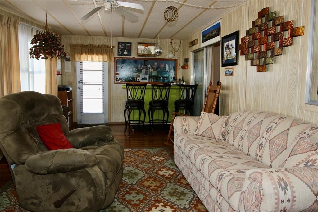 For Sale: $149,900 (2 beds, 2 baths, 1344 Square Feet)