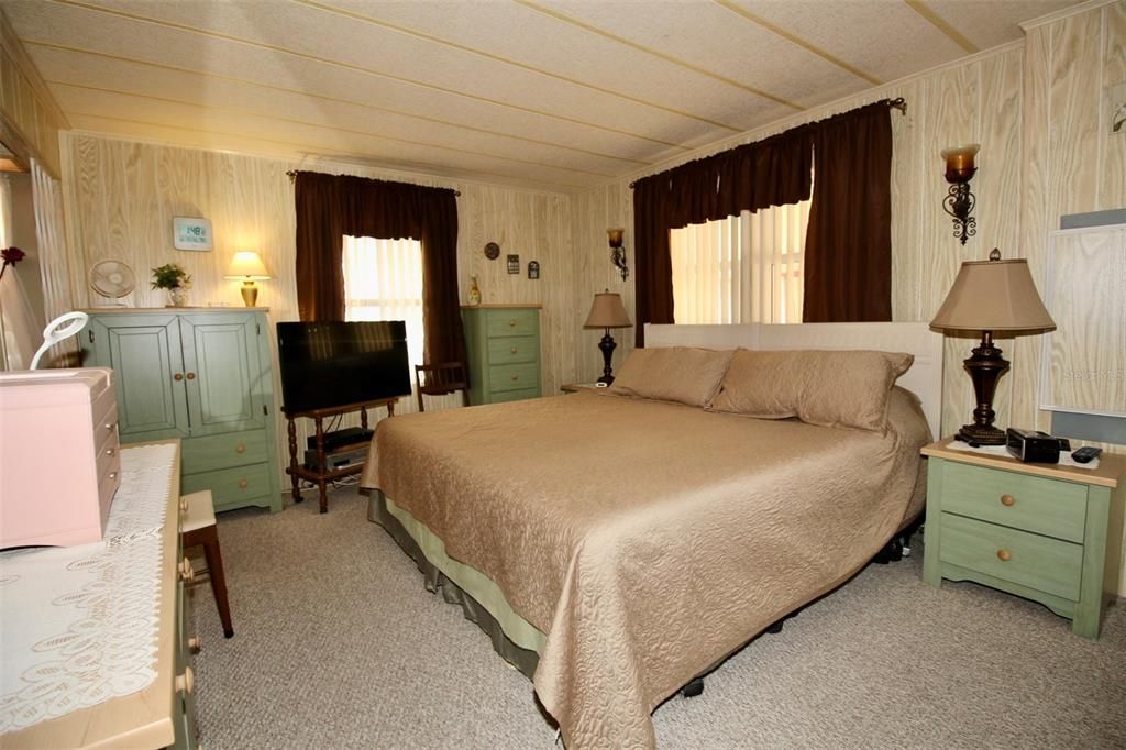 For Sale: $149,900 (2 beds, 2 baths, 1344 Square Feet)