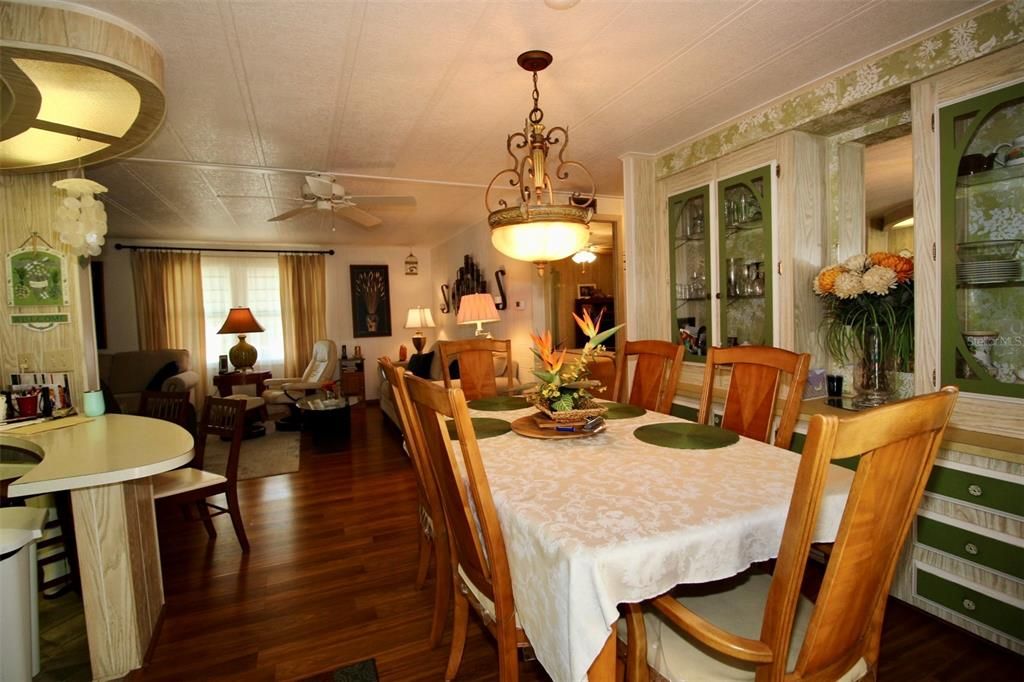 For Sale: $149,900 (2 beds, 2 baths, 1344 Square Feet)