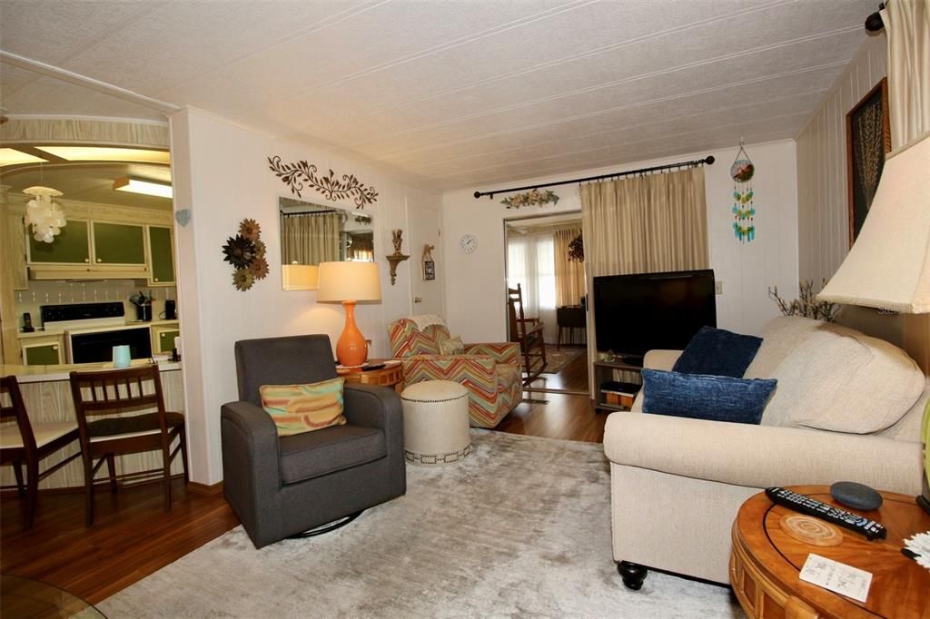 For Sale: $149,900 (2 beds, 2 baths, 1344 Square Feet)