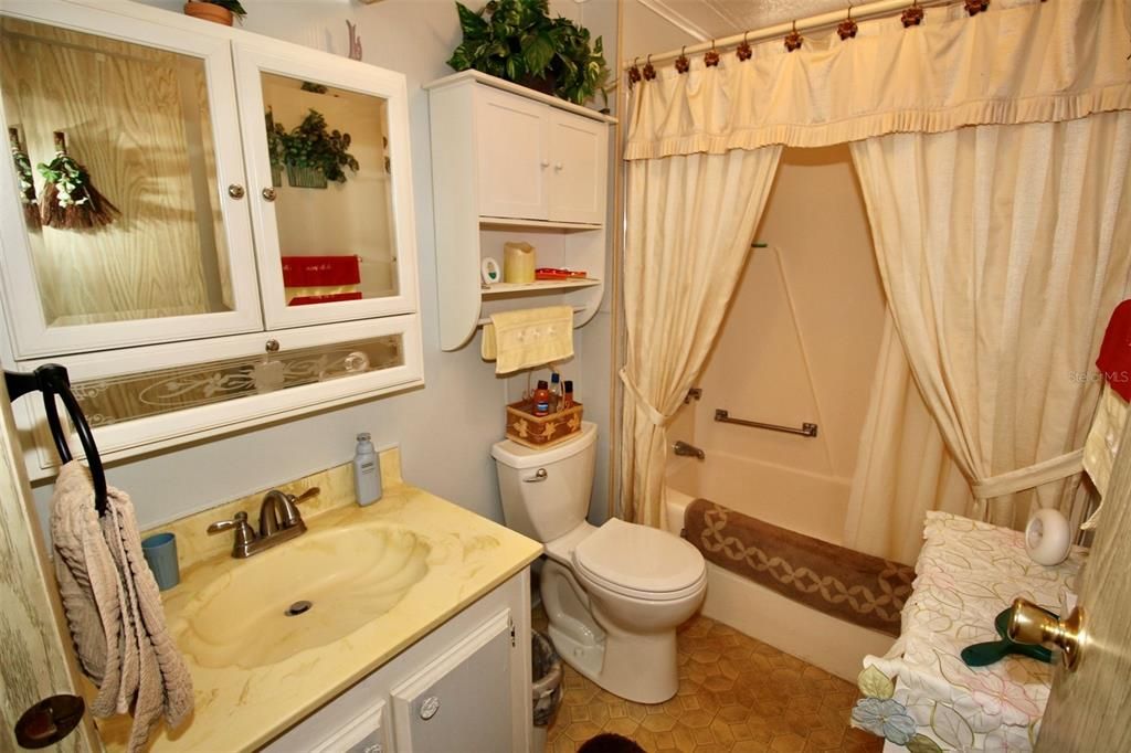 For Sale: $149,900 (2 beds, 2 baths, 1344 Square Feet)